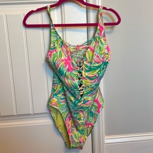 Lilly Pulitzer Isle Lattice one piece, size 6